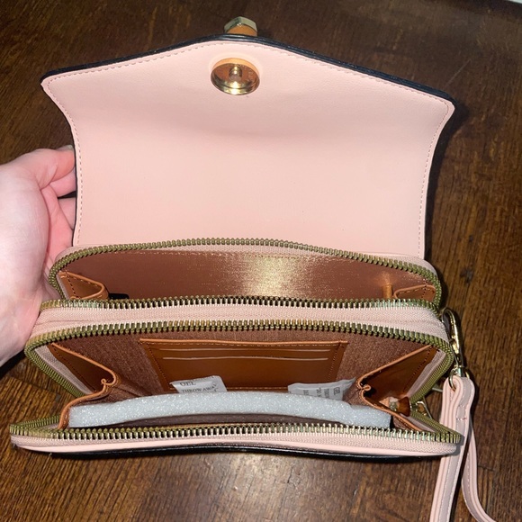 Mali + Lili NWT Light Pink Crossbody Purse with Gold Detail NWT - Picture 4 of 4